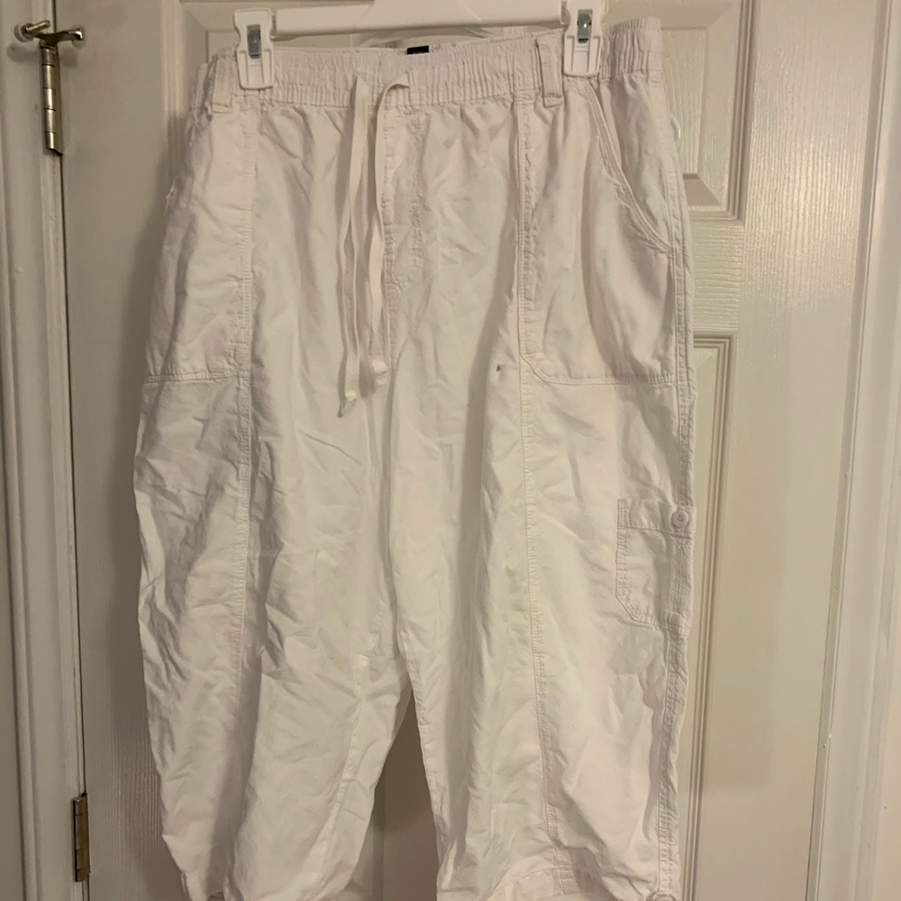 Capri wide leg pants.